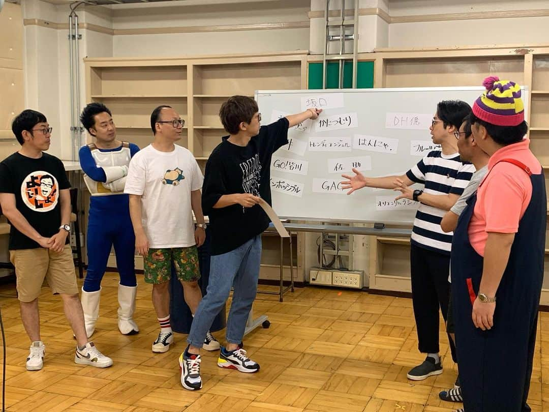 R藤本さんのインスタグラム写真 - (R藤本Instagram)「「R藤本同期芸人座談会」 ご視聴ありがとうございました！  東京NSC10期の中で誰がNo.1なのかを 大決定！写真は大喜利を熟考する水牛さんです。  #はじまざ#東京nsc10期生」7月12日 23時17分 - hajimaza