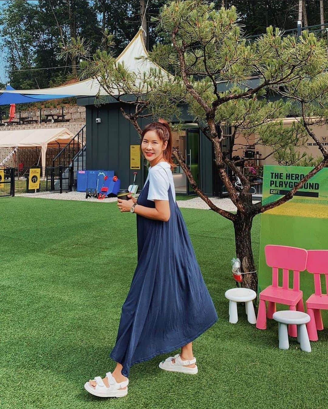 キム・ジュニさんのインスタグラム写真 - (キム・ジュニInstagram)「숏버전 모음zip! 4번째 사진까지는 164cm인 제가 숏버전 입은 사진이구요 마지막 사진은 지인분이 입어쥬신 사진인데(2019년 시즌제품) 키 149cm, 150cm 정도이신 두분이 숏버전을 롱롱하게 입어주신 모습이에요!  아담 언니들도 걱정말고 과감하고 예쁘게 입으세요!!  #백리스원피스ver4 #어버브 #내일금요일11시오픈!」7月13日 15時35分 - evajunie