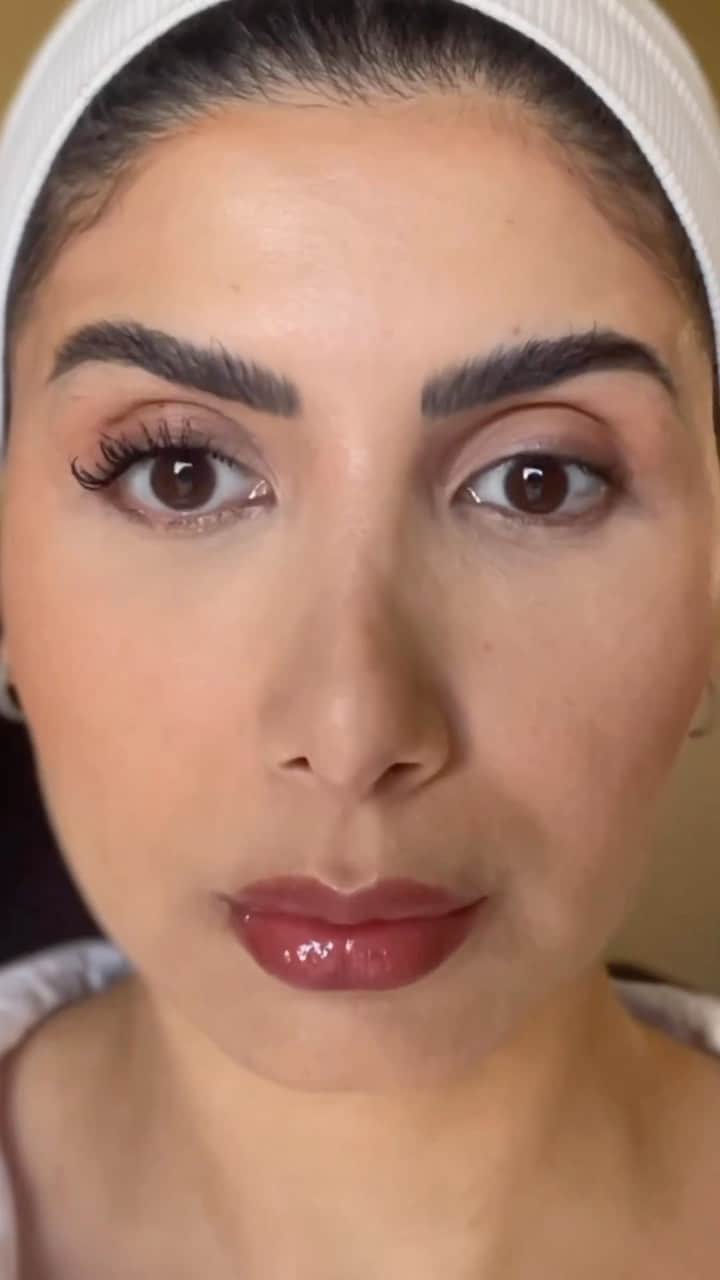 Huda Kattanのインスタグラム：「Just WOW!!! 😱 @salmaelsaadanyofficial Repost @salmaelsaadanyofficial Today is the day! I am reviewing the NEWLY launched @hudabeauty #hudabeauty1coatwowmascara and let me tell you it’s all in the Name👌🏼 😉  If you are planning on buying this mascara, this video will definitely be helpful. 😉  Let me know if you tried it or if you want to try it?」