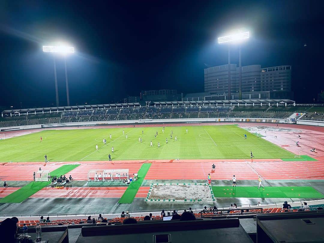 のインスタグラム：「本当に素晴らしい試合だった！ 勝って欲しかった！ 毎日の努力の積み重ねでJ1相手にも堂々と戦う若い子らに感動せずにはいられなかった！ 明日から僕もひたむきにまた努力します！  @h.ippei_1215 初ゴールおめでとう㊗️」