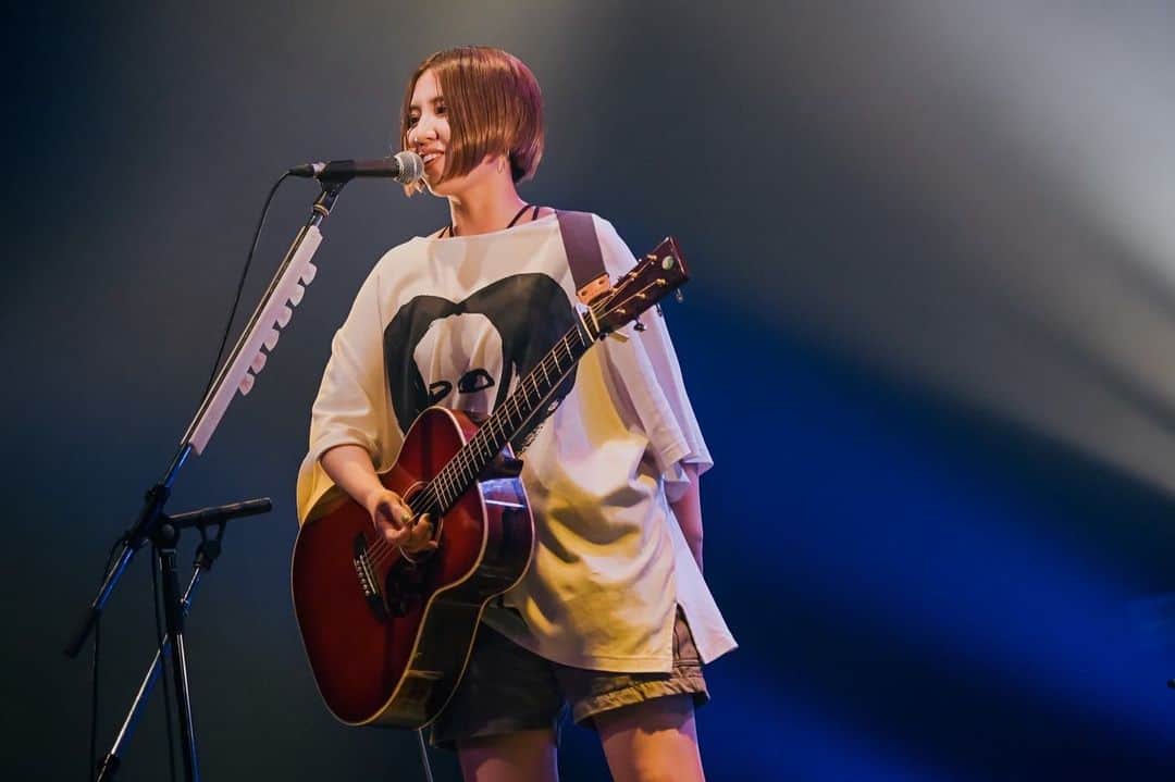 阿部真央のインスタグラム：「あべまにあ限定イベント2023 in 大阪 ありがとうございました😍 楽しい夜。また11月に大阪BIGCAT帰ってきます！またすぐに✨  photo by ハヤシマコ @hysmaco  #あべまにあ限定イベント2023 #阿部真央 #あべま」