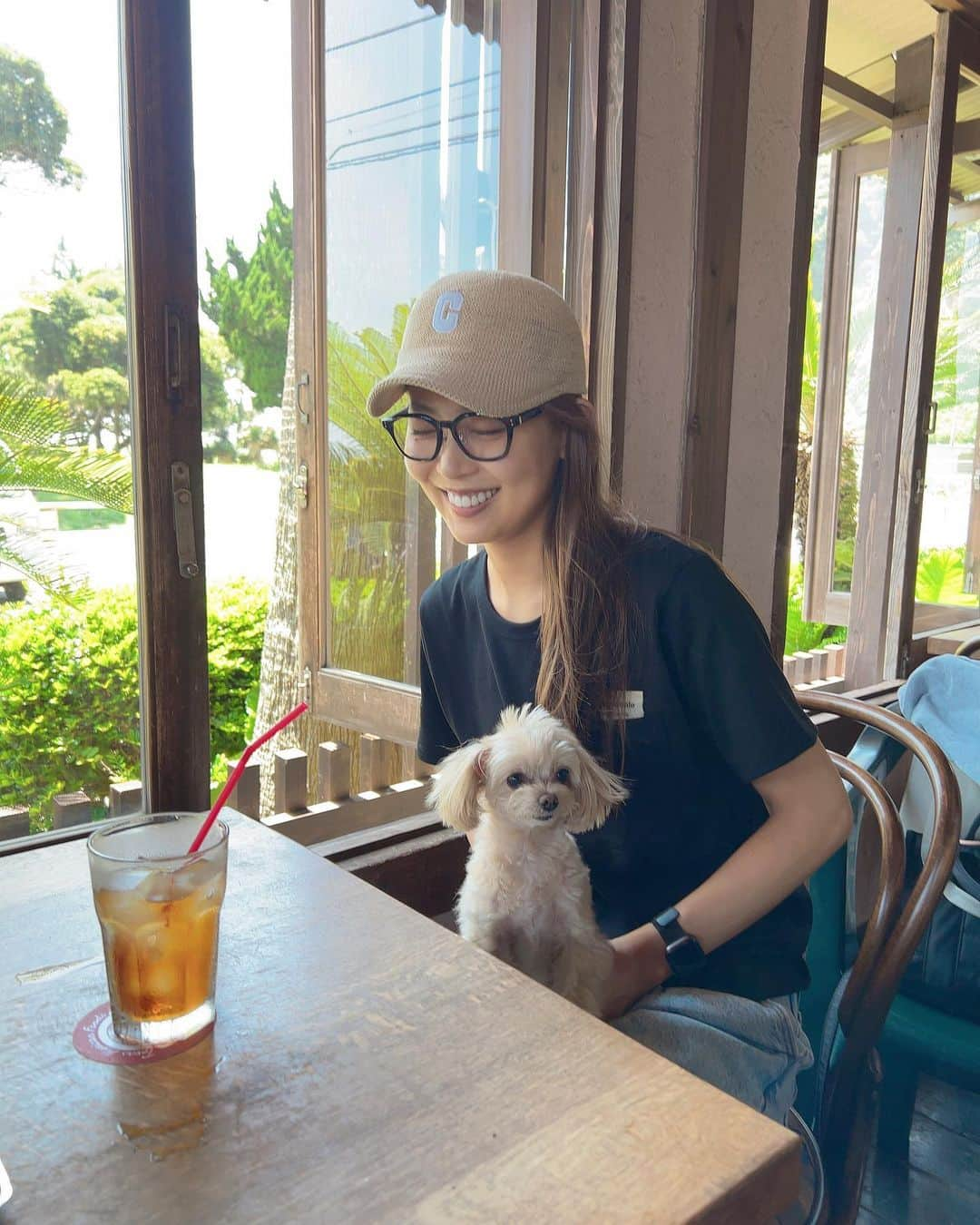 齊藤このみのインスタグラム：「弾丸湘南🌊☀️ ここはヴィーナスカフェ🍕 母リクエストの最後から2番目の恋のロケ地☺️渋い☺️笑 わんこオッケーで助かります🙆‍♀️ ピザもパスタもタコスも美味しかったにょ♡」