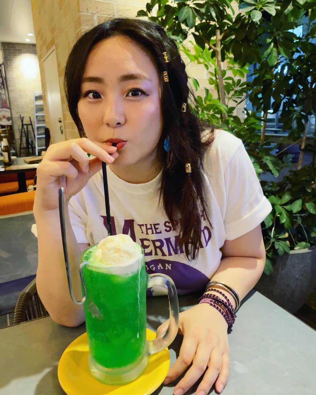 のインスタグラム：「新しいTシャツが稲毛海岸のスプラッシュマーメイド2023過ぎて好き✨🧜‍♀️🫧 @xbunbukox いつもありがとう〜 #まなせゆうな #プロレス #ぽちゃじょ #ぽわじょ #グラマープリンセス #yunamanase #prowrestler  #prowrestling #realsize #plussize #midsize #wellness  #chubby #mybodymyrules #bopo #BodyNeutrality #ガンプロ #ガンジョ #GanPro #GanJo  今回のTシャツちょっと大きめだから私でLサイズだよ！」