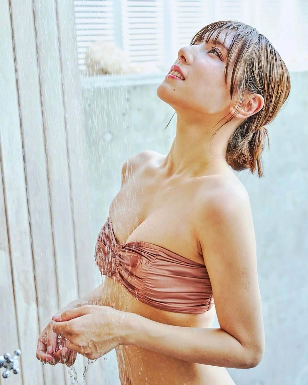 夏本あさみのインスタグラム：「汗、、一緒に流しませんか、、」