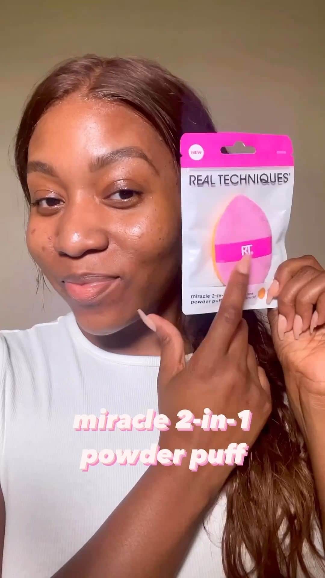 Real Techniquesのインスタグラム：「A full, flawless base with ONE puff in MINUTES 👏 According to @brianalorenn the Miracle 2-in-1 Powder Puff is every makeup lover's dream - agree? 😏   Grab yours exclusively at @ultabeauty!」