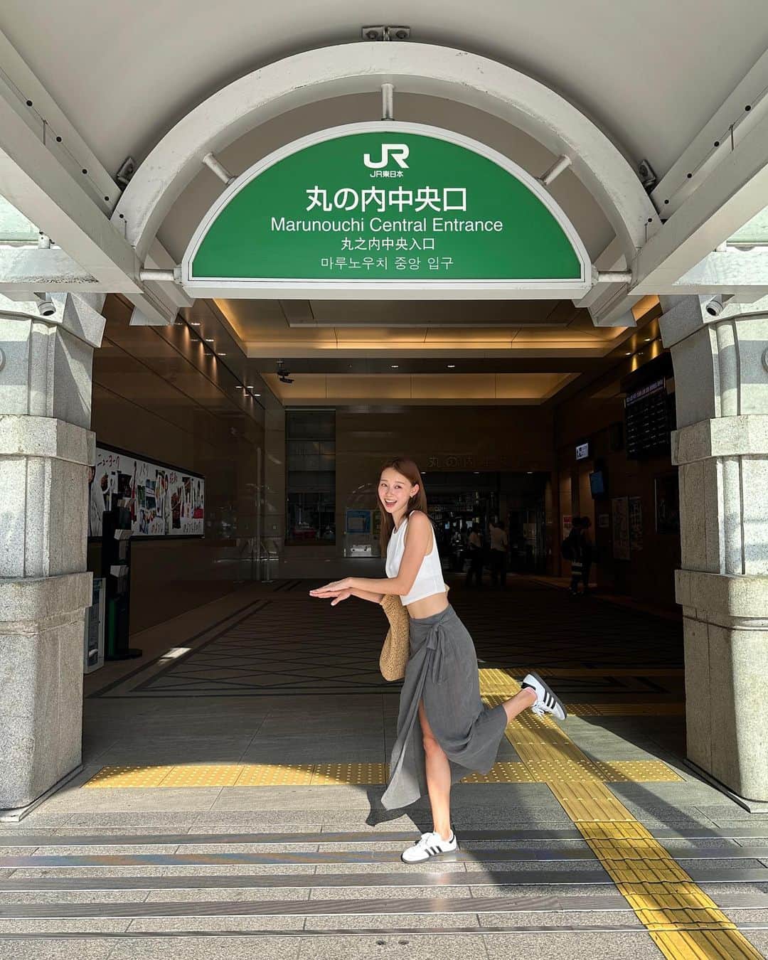 吳斐莉のインスタグラム：「時隔4年終於又來日本東京🗼啦～ （有點感動） 而且這次居然不是跟老公 一群女生在一起就是不一樣 拍了一堆迷因圖呢🥰  靴靴最佳攝影師朱綺綺 @tickinaway  大家有案子請發她🤣🤣🤣」