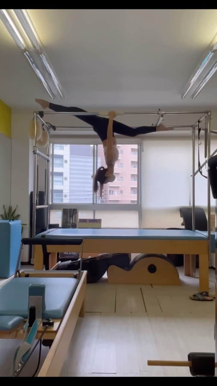 のインスタグラム：「大事なのは「力に頼る」のではなく「力を抜く」こと♡  ☺️😉 Thank you @nagicia 💗💕 #pilates @lululemonjp」