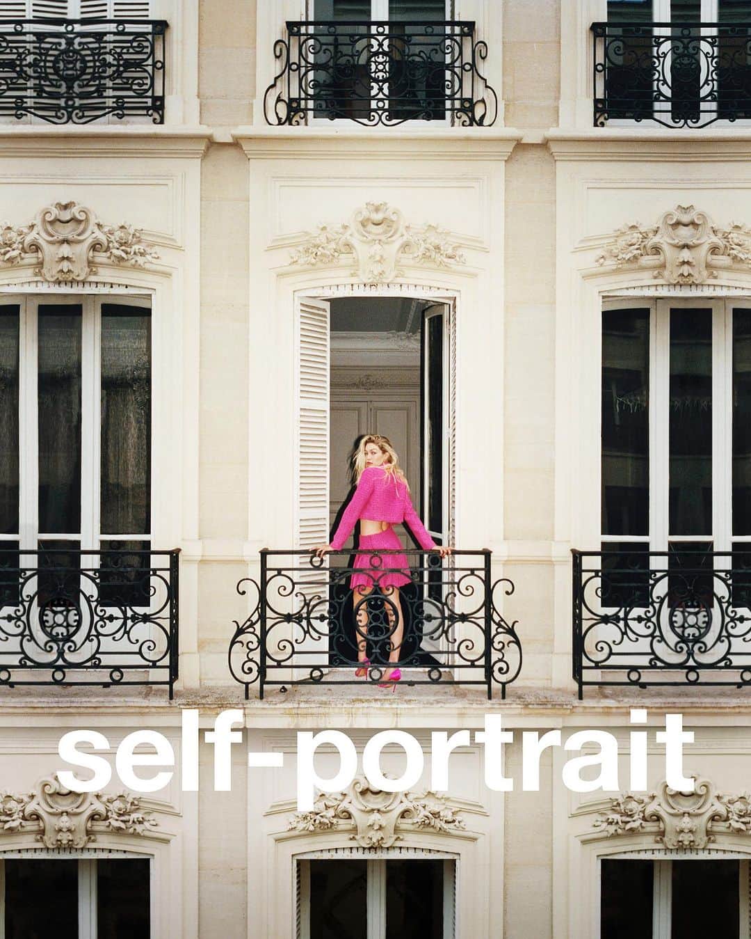 SELF PORTRAITさんのインスタグラム写真 - (SELF PORTRAITInstagram)「Gigi on a Parisian balcony, July 2023   Autumn/Winter 2023」7月13日 0時00分 - mrselfportrait