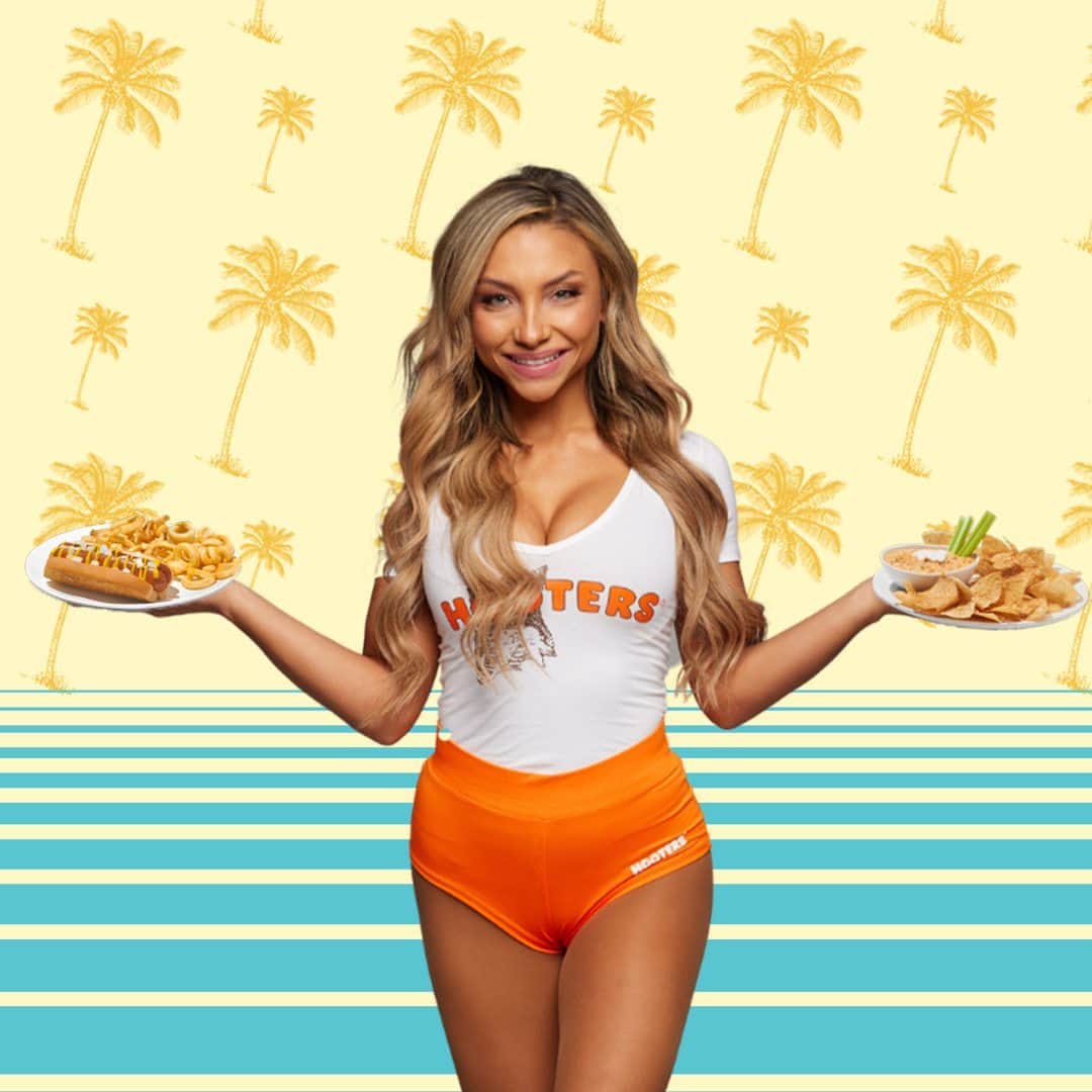 Hootersさんのインスタグラム写真 - (HootersInstagram)「Get em’ while they’re hot! ☀️  Enjoy our limited summer menu items through 7/23.   💥 John Daly’s Big John Dogs 💥 Buffalo Chicken Dip 💥 Funnel Fries」7月13日 0時00分 - hooters