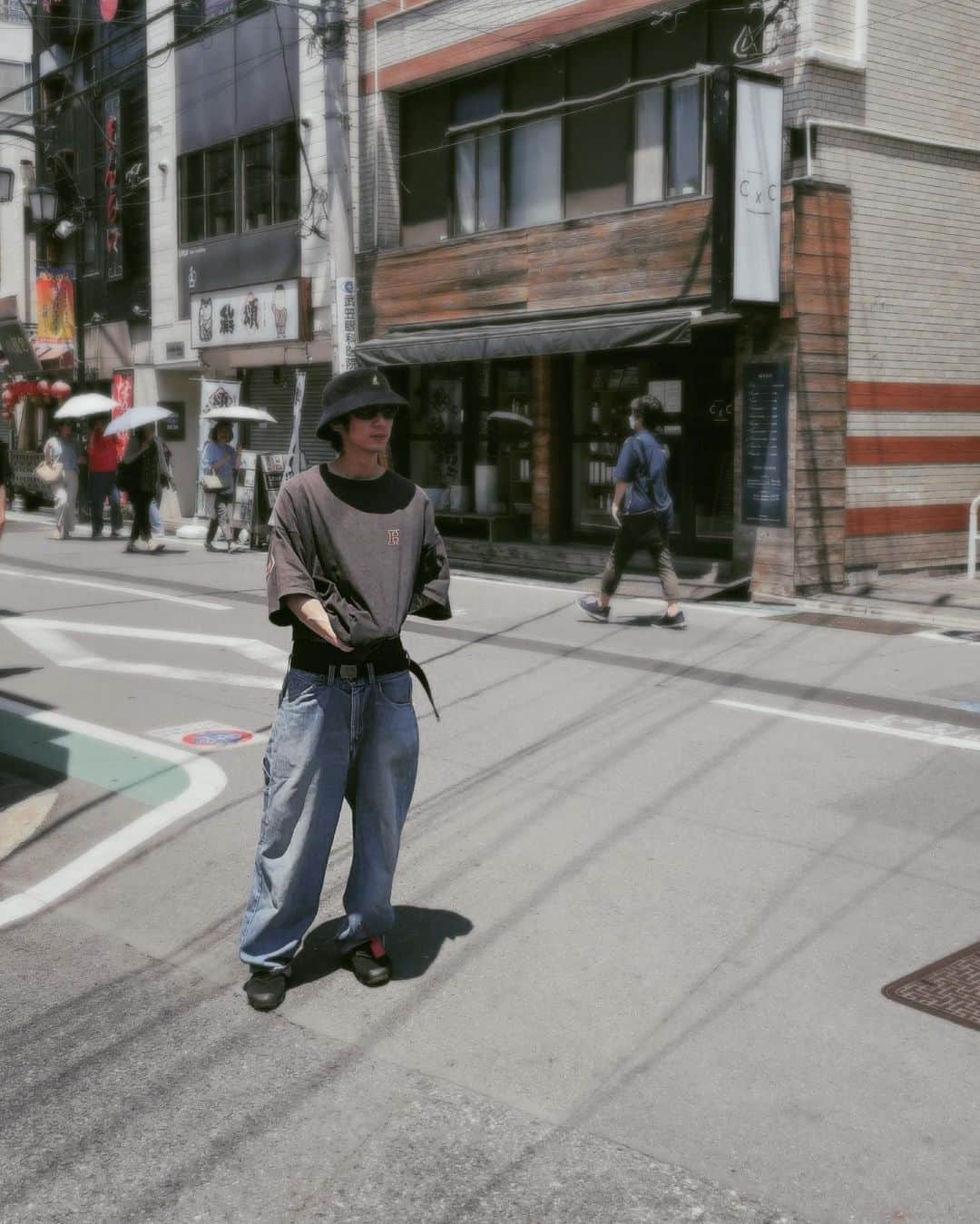 加藤 聖也のインスタグラム：「. 暑さに負けてる🥵笑 なるべく長袖着て過ごすんだけど 暑すぎてもう無理だ🤮  #dayoff #cordinate #fashion #ootd」