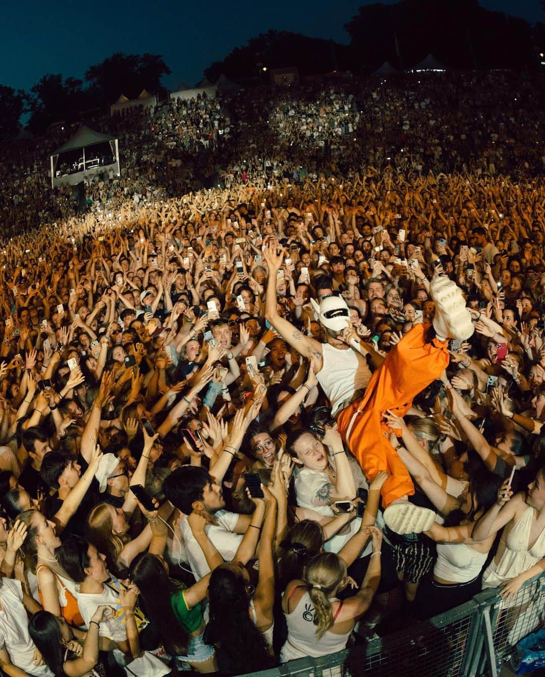 CROさんのインスタグラム写真 - (CROInstagram)「EIN WUHLHEIDENSPASS DAS WAR 🧡🧡🧡  📸 @maxhartmannphoto & @ctssi」7月13日 0時42分 - cro