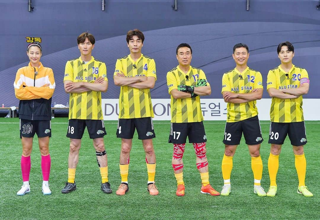 イ・ヒョニのインスタグラム：「국대 레전드들의 감독을 맡다니!⚽️ 정말 영광이었습니다🥰 우리 골때녀 감독님들 최고!!! #골때리는그녀들 #감독은정말힘든자리구나😂」