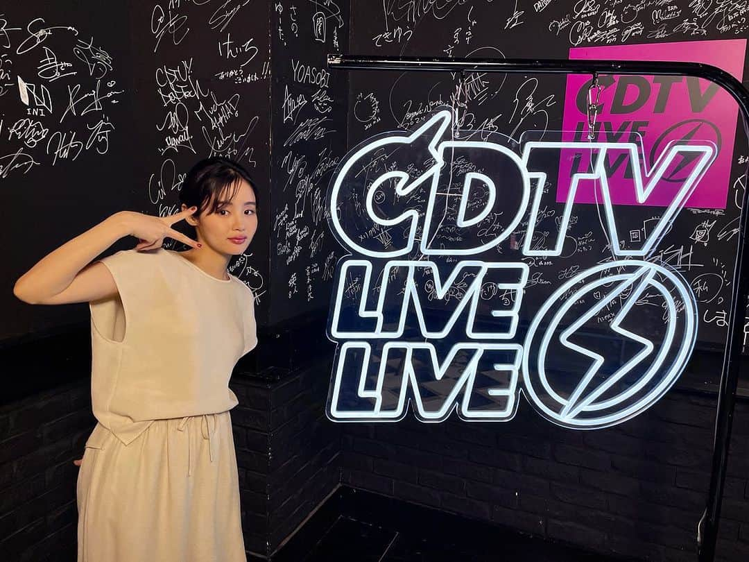 藤原さくらのインスタグラム：「CDTV ライブ!ライブ !ご覧いただきありがとうございました❗️  そして、、、 「話そうよ」が収録されている　AIRPORTアナログ盤が8月9日（水）発売！  アナログレコードでアルバムの世界をよりお楽しみください🧳  ▼アナログ盤予約・購入 http://jvcmusic.lnk.to/AIRPORT_LP  #藤原さくら #話そうよ #CDTV #AIRPORT」