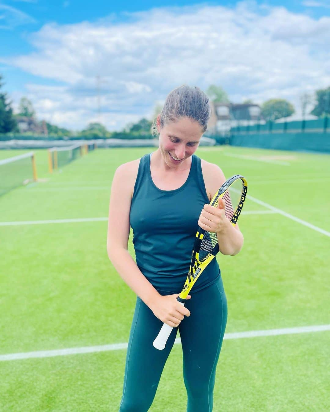 ジョアンナ・コンタさんのインスタグラム写真 - (ジョアンナ・コンタInstagram)「Green green grass 💜💚」7月13日 0時56分 - johannakonta