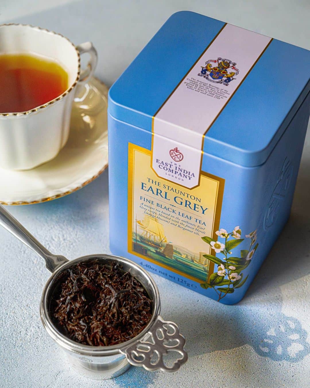 The East India Companyのインスタグラム：「Our unique Earl Grey blend is deliciously enhanced with the delicate essence of Neroli and Bergamot. Perfect as an iced tea, it's the ultimate summer sip. 🍹  #theeastindiacompany #luxury #luxurytea #tea #teatime #coffee #tealover #tealovers」