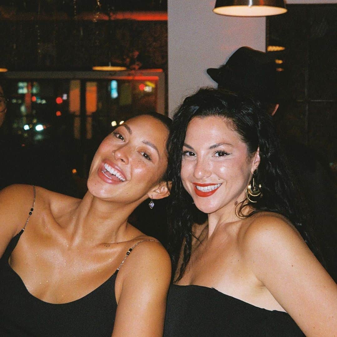 ジョーディン・テイラーのインスタグラム：「Hi! I love you. I’ll call you back today!!! YERRRR 🗽 in LA @newyorkschoppedcheese」