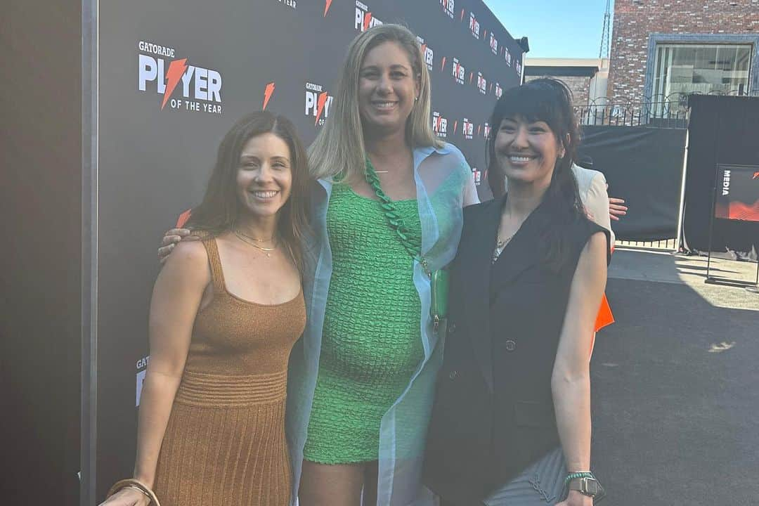 エイプリル・ロスさんのインスタグラム写真 - (エイプリル・ロスInstagram)「No one does greatness like @gatorade ⚡️ Such an awesome night at the POY awards show 🎉  Always so inspired after these kinds of events🥹 The way Gatorade highlights athletic achievement, but also academic excellence and community involvement is what it’s all about. And they put their money where their mouth is 🙌🏼 Love being a part of the Gatorade fam ❤️🤗」7月13日 1時49分 - aprilrossbeach