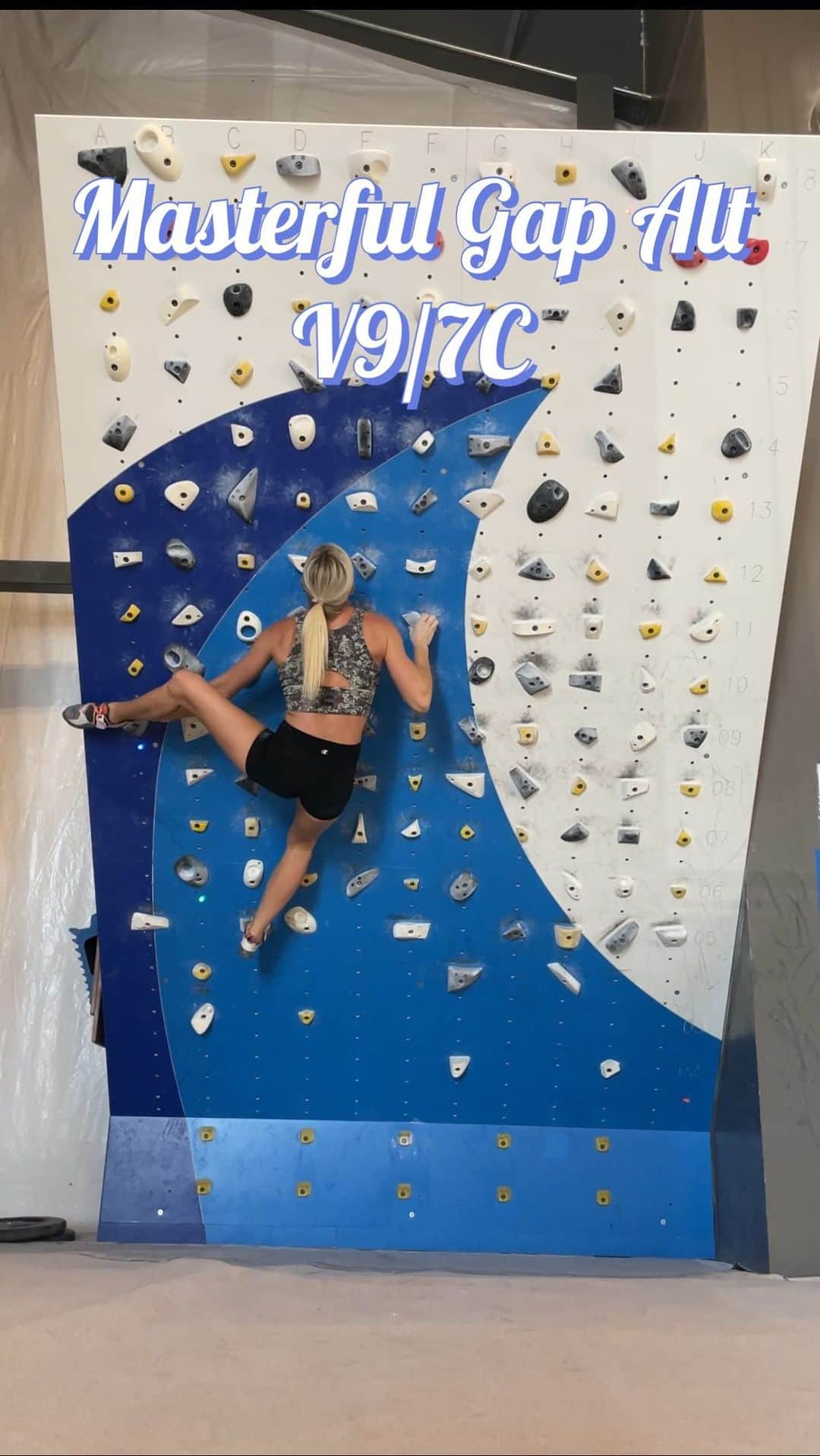 シエラ・ブレア・コイルのインスタグラム：「Masterful Gap Alt V9/7C 🛠️: @raviolibiceps  This benchmark used to feel impossible and then one session I just sent it 😄  Cheers to gains and more MoonBoard sessions 🌙   @moonclimbing │ @moonclimbingwomen」