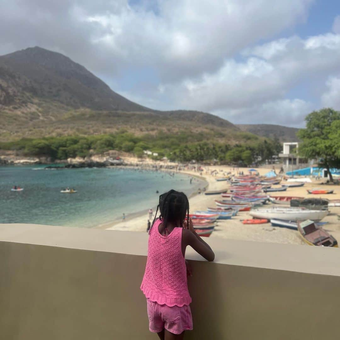 ネルソン・セメドさんのインスタグラム写真 - (ネルソン・セメドInstagram)「Cabo Verde 🇨🇻  Alegria, Trabalho, Simplicidade  Nu manti sempre asi Obrigado pelo carinho por mim e pela minha família.♥️」7月13日 2時15分 - nelsonsemedo50