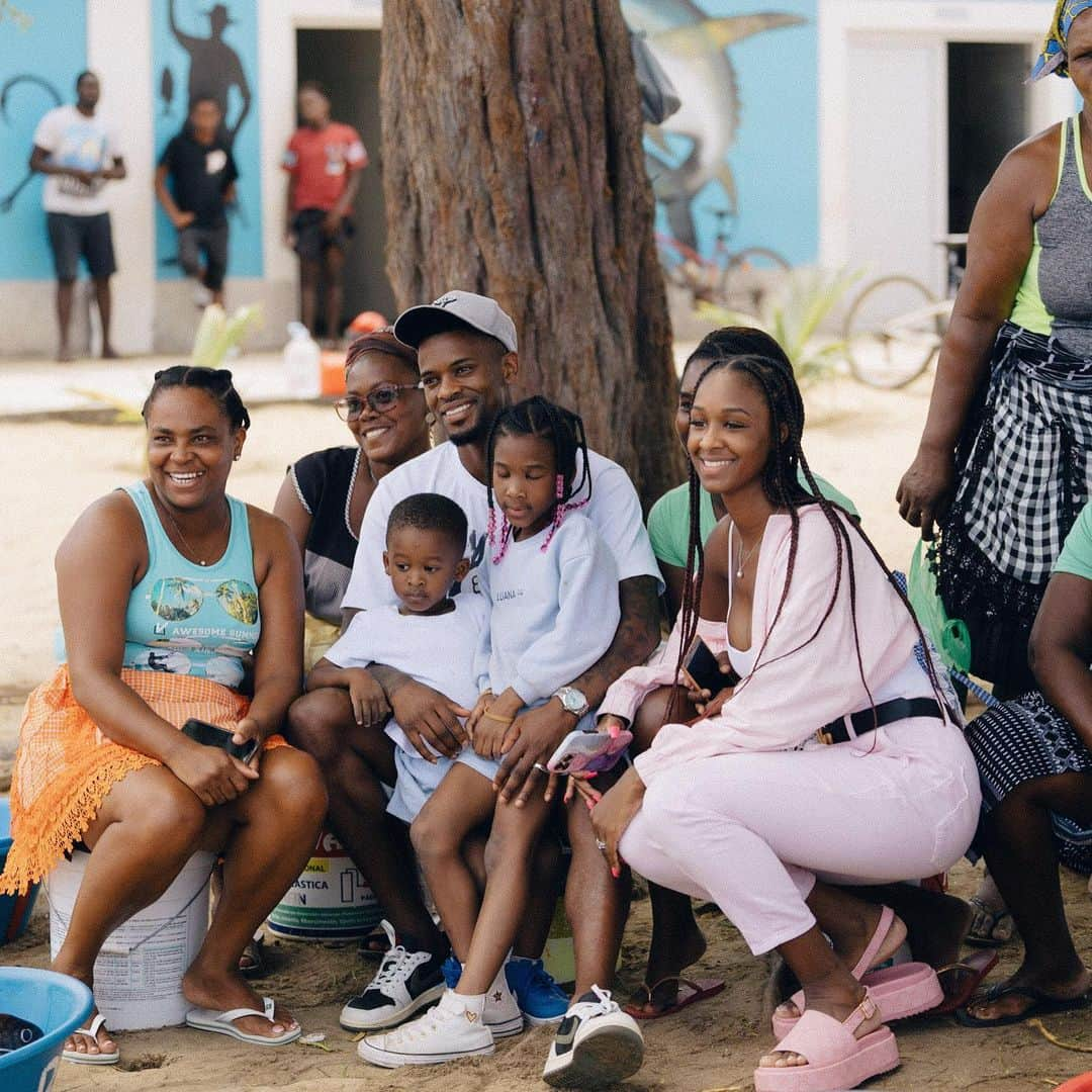 ネルソン・セメドさんのインスタグラム写真 - (ネルソン・セメドInstagram)「Cabo Verde 🇨🇻  Alegria, Trabalho, Simplicidade  Nu manti sempre asi Obrigado pelo carinho por mim e pela minha família.♥️」7月13日 2時15分 - nelsonsemedo50