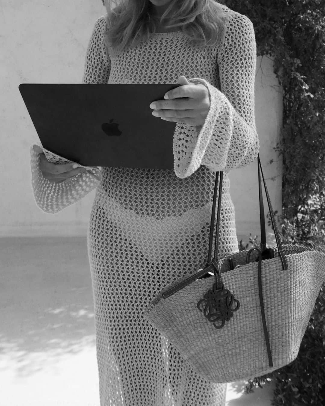 Xenia Adontsさんのインスタグラム写真 - (Xenia AdontsInstagram)「Laptop at the beach aka my type of work life balance」7月13日 2時34分 - xeniaadonts