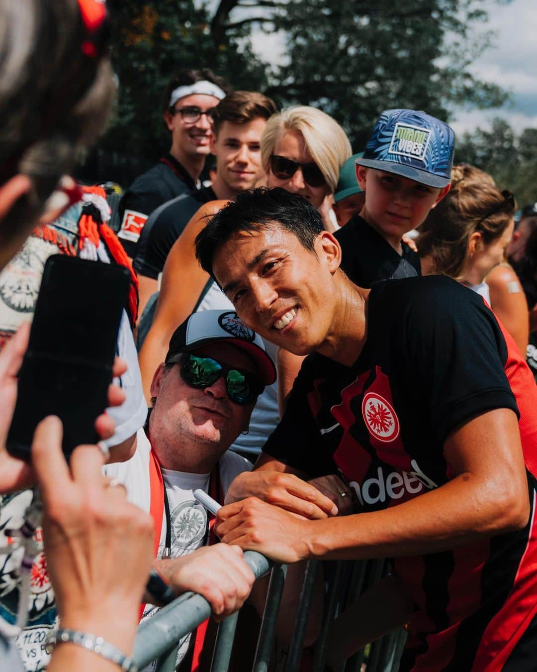 長谷部誠のインスタグラム：「*** New season ⚽️🇩🇪🦅 23シーズン目らしいです！笑 楽しみます！ @eintrachtfrankfurt」