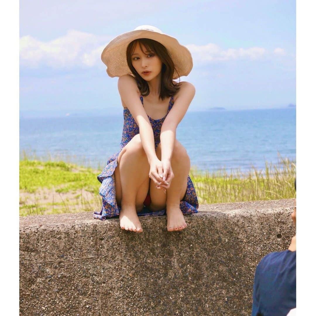のインスタグラム：「夏の思い出 手をつないで 歩いた海岸線」