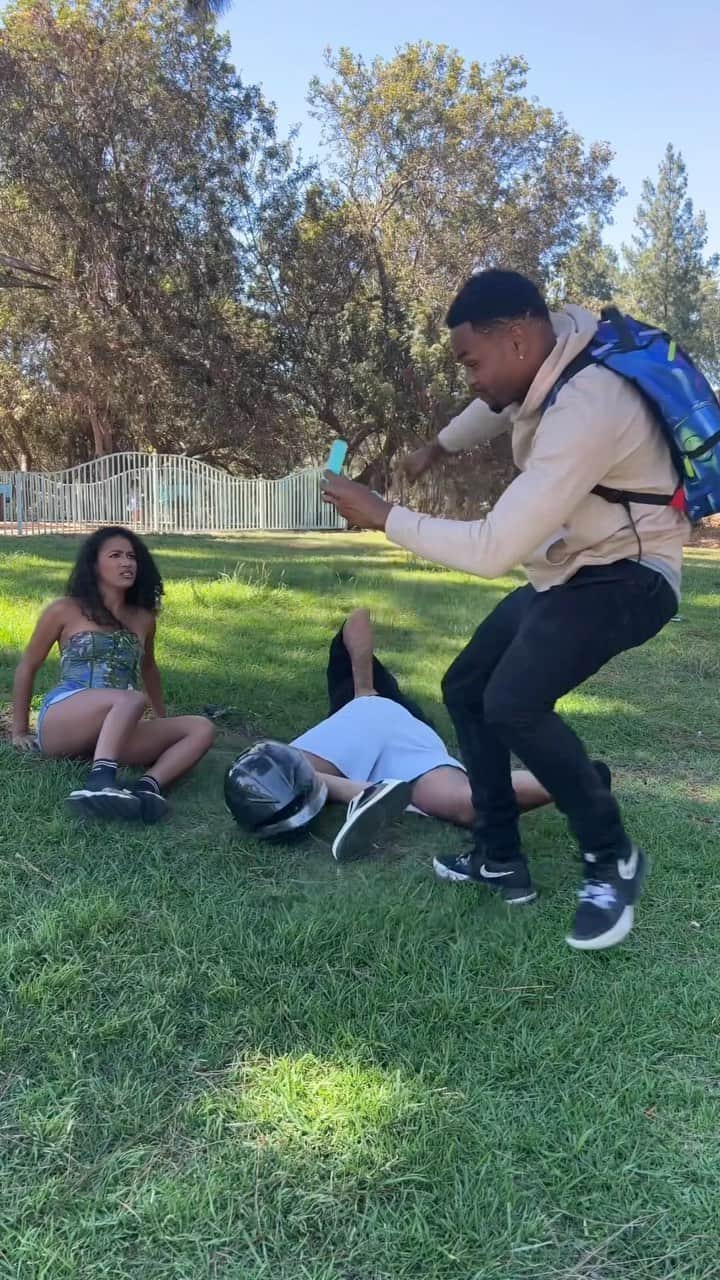 King Bachのインスタグラム：「Ruined the proposal 🤣 w/ @adamw @official_janina」