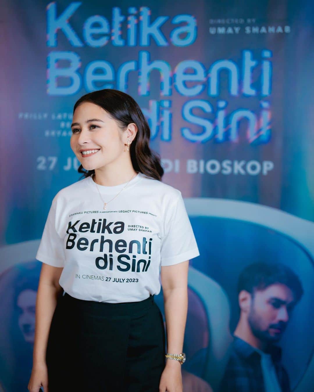 Prilly Latuconsinaのインスタグラム：「MEDIA DAY!   #KetikaBerhentiDiSini」