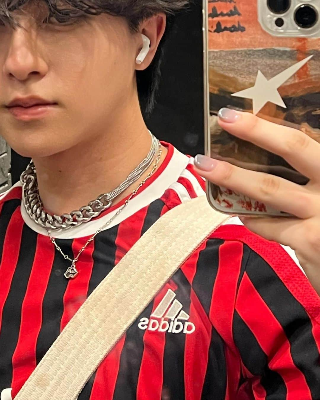 まきとんさんのインスタグラム写真 - (まきとんInstagram)「pov: you're in tokyo with me.  necklace: @ovovjewerlyofficial & @mattyboy90  . . . #footballjersey #tokyonight #tokyo #japan #aesthetic #pinterest #aestheticposts」7月13日 12時20分 - lv_iw