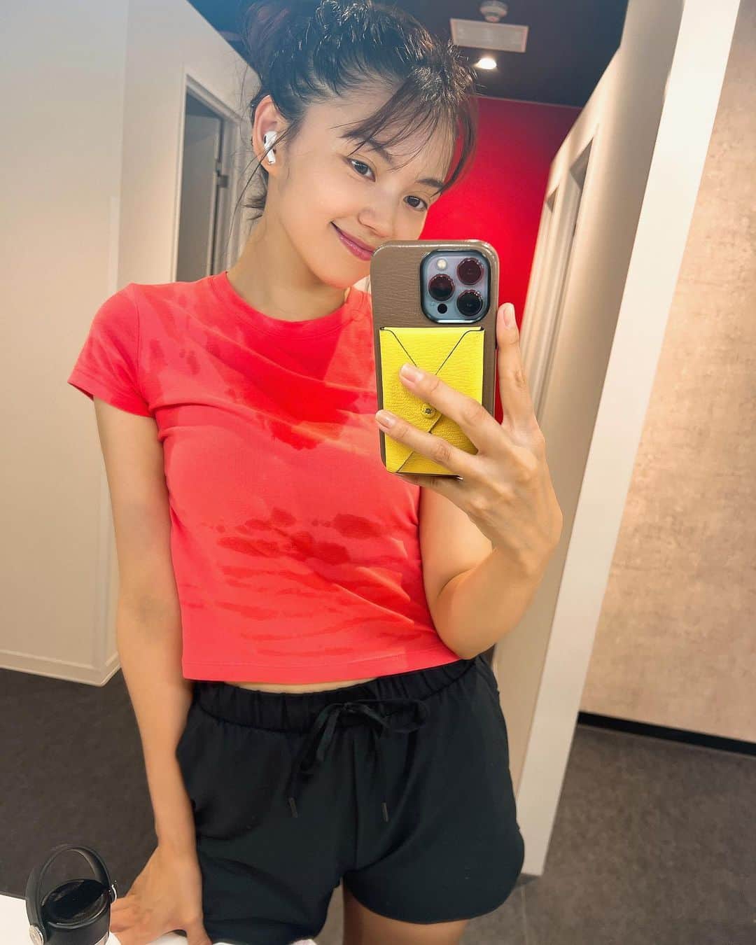 高原愛のインスタグラム：「今日も撮影前にジムで汗流してきた😙💪 最近の有酸素はクロストレーナーがお気に入り🍑 #まいにちうんどう 💖  #朝活#朝ジム#トレーニング#トレーニング女子#ダイエット#ジム#ジムニー女子#ジム女子#体質改善#体型維持 #fitness#fitnessmotivation#gym#gymlife#gymgirl#💖#🍑」