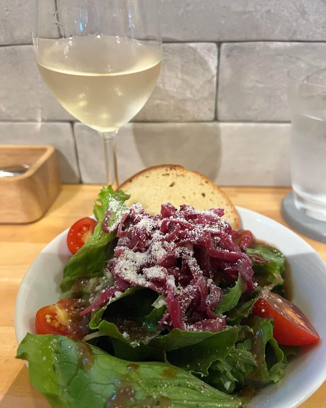 のインスタグラム：「孤独のグルメ ラビオリランチ。 A看板に釣られてオシャレなイタリアンに初訪。 美味しくて世間話してたら、なんとシェフは同郷、北海道出身w 一期一会のミラクルが過ぎるわ。 次回ディナー決定。 #やまだひさし #ラジオ #DJ #グルメ #イタリアン #ラビオリ #深い」