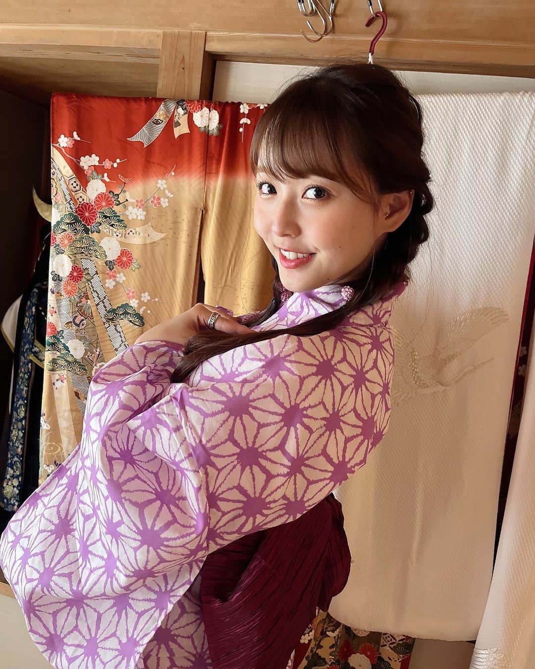 坂元誉梨のインスタグラム：「夏っぽいことした？&する？ 坂元さんはねセルフ肝試ししたよ🐒  今年は麻柄の浴衣にしてみました👘  8月もしかしたらまた別衣装で浴衣着るかもなので またみにきてね📷  #マネさんカメラ #浴衣 #麻柄模様 #グラドル自画撮り部 #赞 #japanesgirl #讚 #点赞 #粉我 #丸顔 #グラビア #gravure #グラビアアイドル #むっちり #モデル #坂元誉梨 #よりぴ」