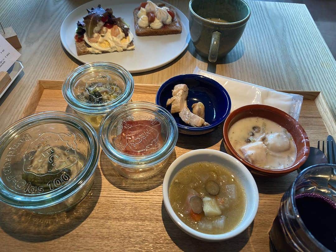 佐伯日菜子のインスタグラム：「ホテルの朝ごはんってテンション上がるー WECKの器もかわいいよねー #ホテル  #朝ごはん  #ビュッフェ  #美味しかった  #北欧」