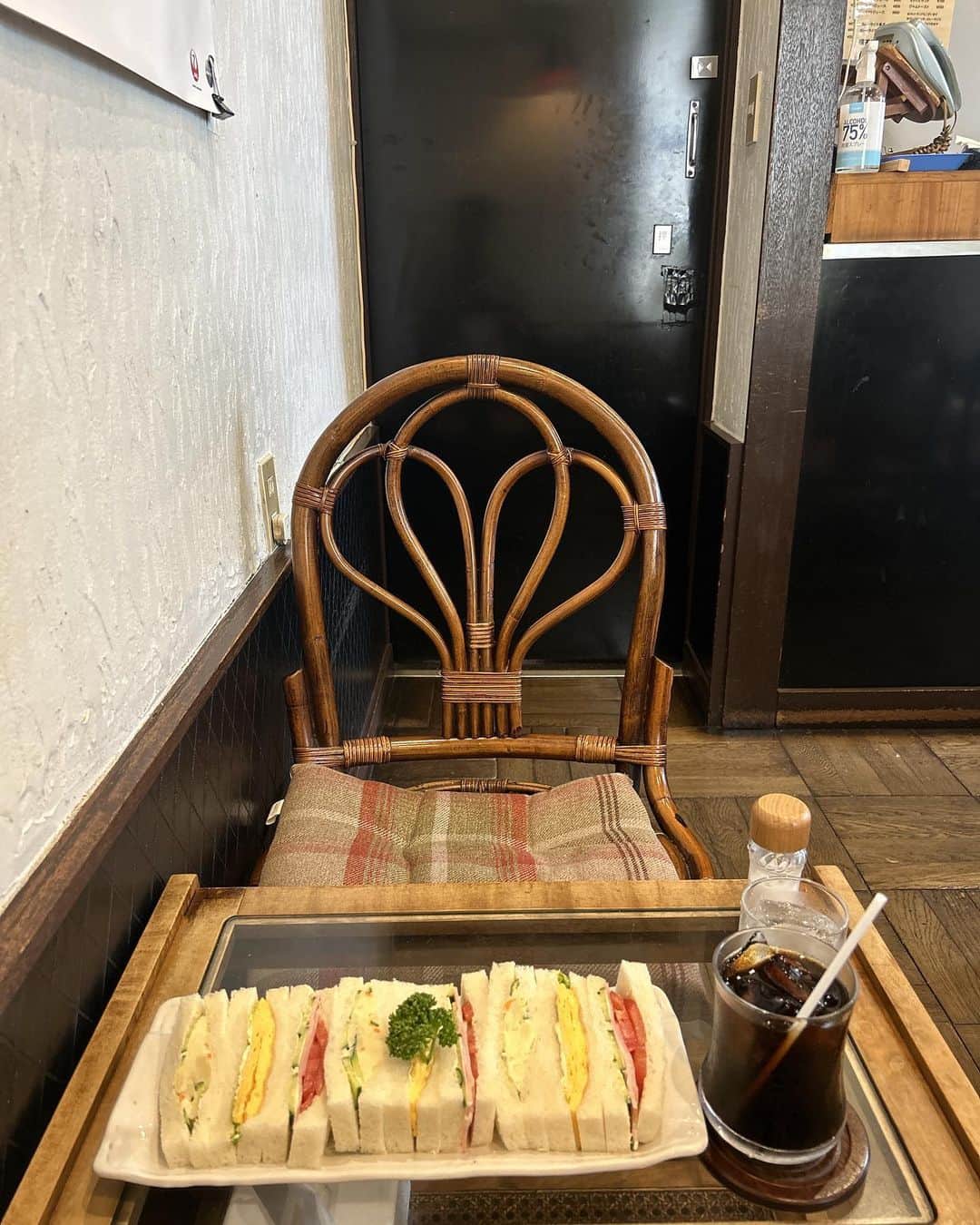 のインスタグラム：「いつぞやの喫茶店 #喫茶店 #赤坂 #これぞっ喫茶店 #ちょうどいいサンドウィッチ #周りの感じもよかった #ヤーレンズ」