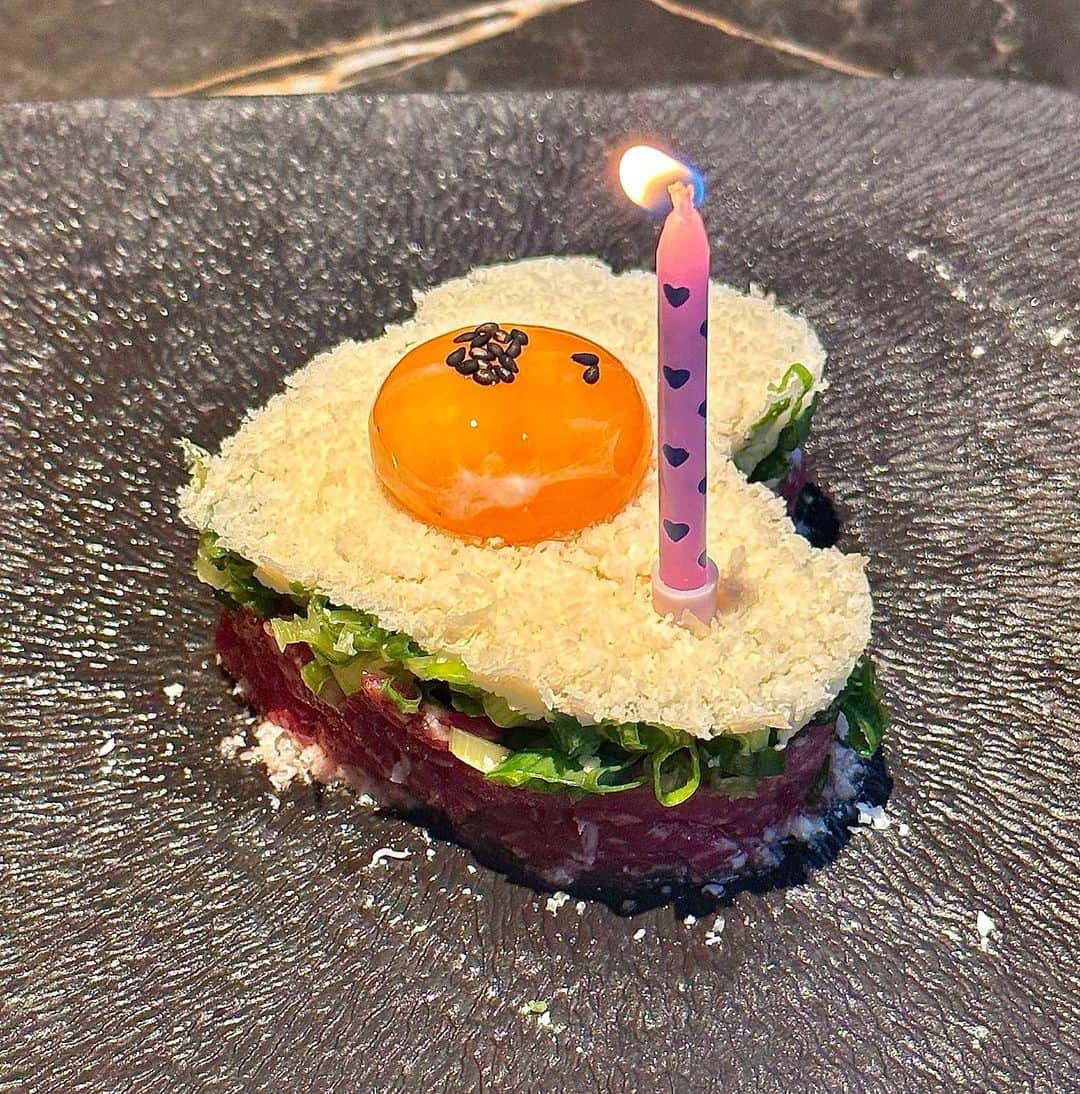 チョア のインスタグラム：「어제 축하해주신 모든분들 감사합니다😊🎂 올해는 더 많은것이 감사한 생일,,빗길 조심하시고 맛점 하세요🙏🏻 #우텐더」