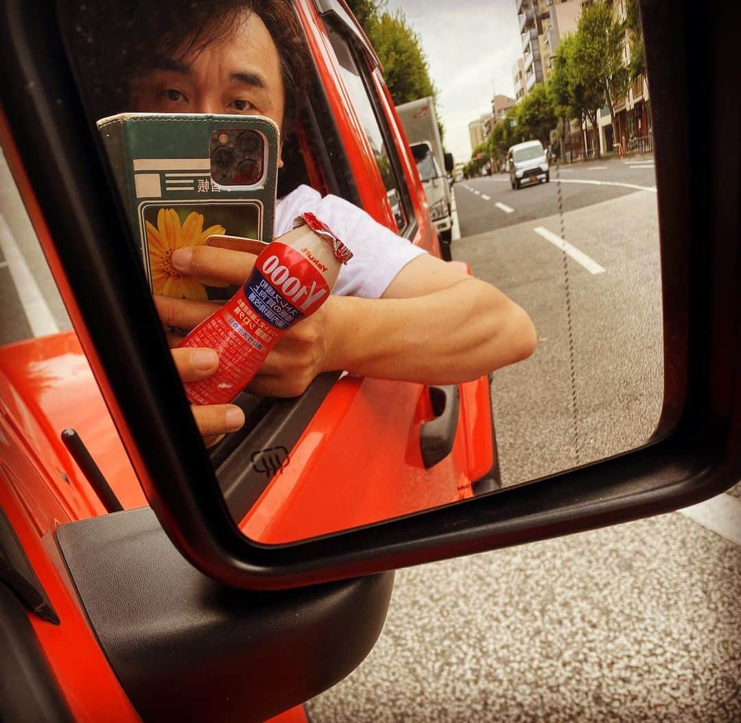 関智一さんのインスタグラム写真 - (関智一Instagram)「ヤクルトは美味いね😋 #ヤクルト1000 #jeepwrangler  #仕事中」7月13日 13時30分 - sekitomokazu