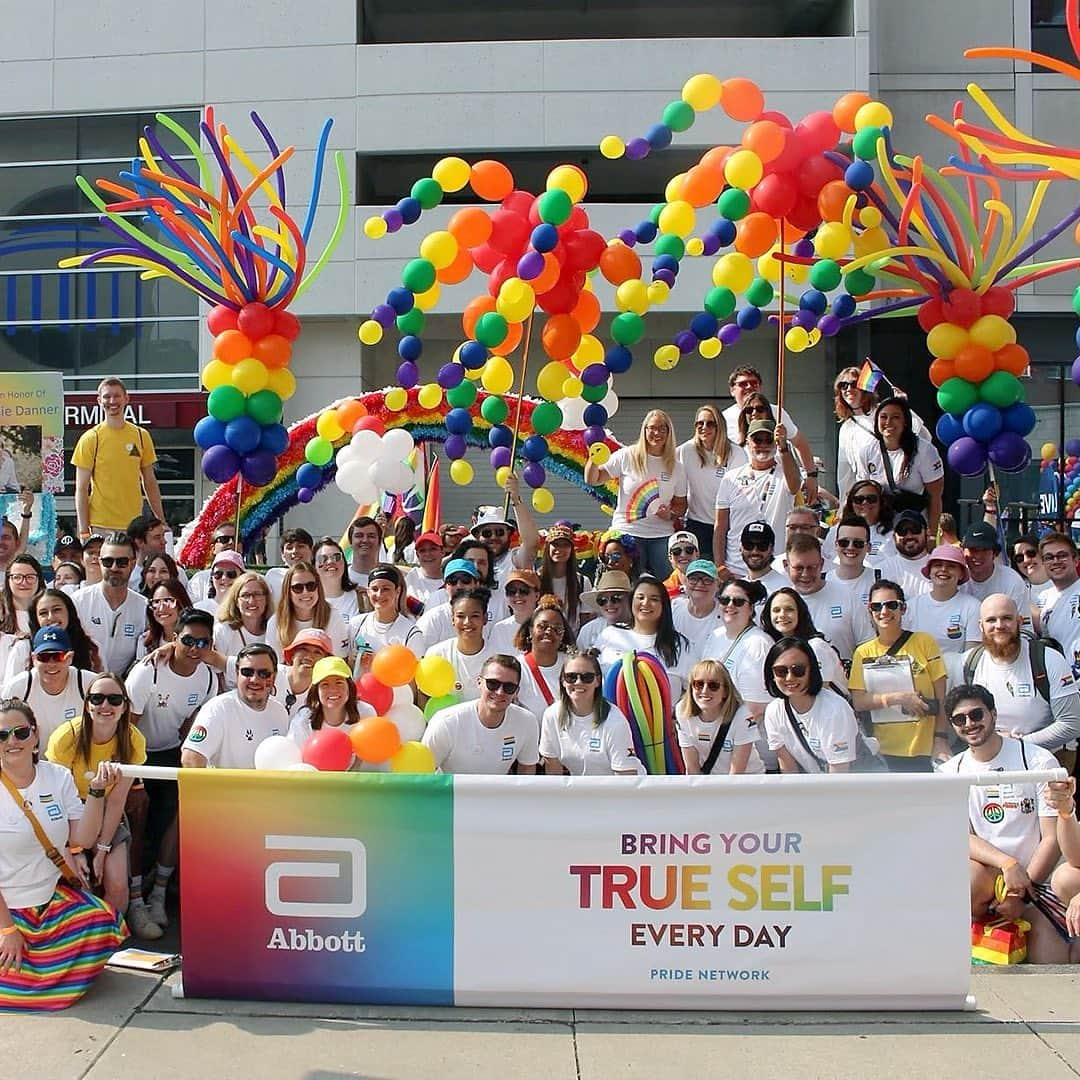 アボットジャパンさんのインスタグラム写真 - (アボットジャパンInstagram)「We're proud of who we are because our LGBTQ+ employees are who they are. We're supporting our employees celebrating in their local communities around the world.」7月13日 4時53分 - abbottglobal