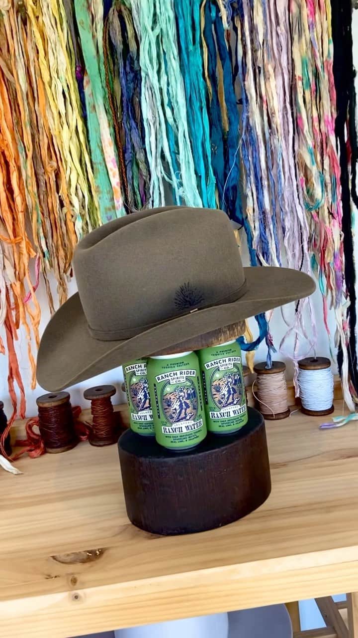 スコット・イーストウッドのインスタグラム：「Feeling lucky? Limited edition @ranchriderspirits cowboy hat made w/ 100% rabbit fur felt just dropped 🐇🎩  Designed by @scotteastwood  and hand made by @zitohatco   Grab your rabbit’s foot and give it a rub because we’ve got 2 hats to give away!  Rules to enter: Tag 3 friends in the comments and follow @zitohatco , @ranchriderspirits & @scotteastwood  Winner announced 7/31 (US only)」