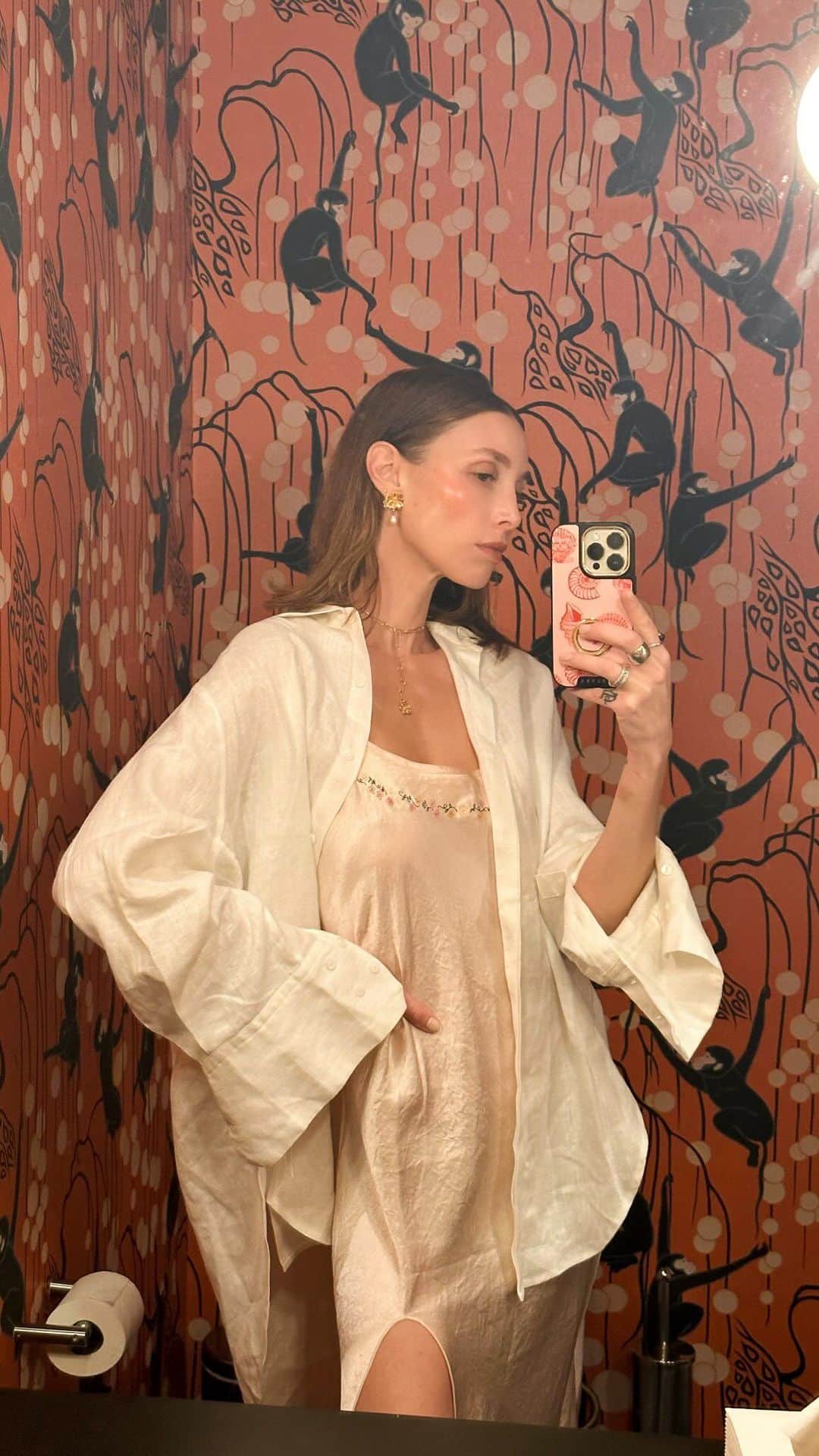 ホイットニー・ポートのインスタグラム：「Holiday Fits. Head to my stories to shop. X」
