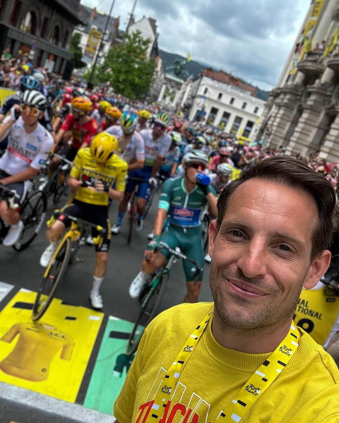 ルノー・ラビレニのインスタグラム：「Tour de France 2k23 à Clermont-Ferrand  💥 Le plein d’Expérience et de moments incroyables 🤩  Merci @letourdefrance @villedeclermontfd @adeccofrance 🔥」