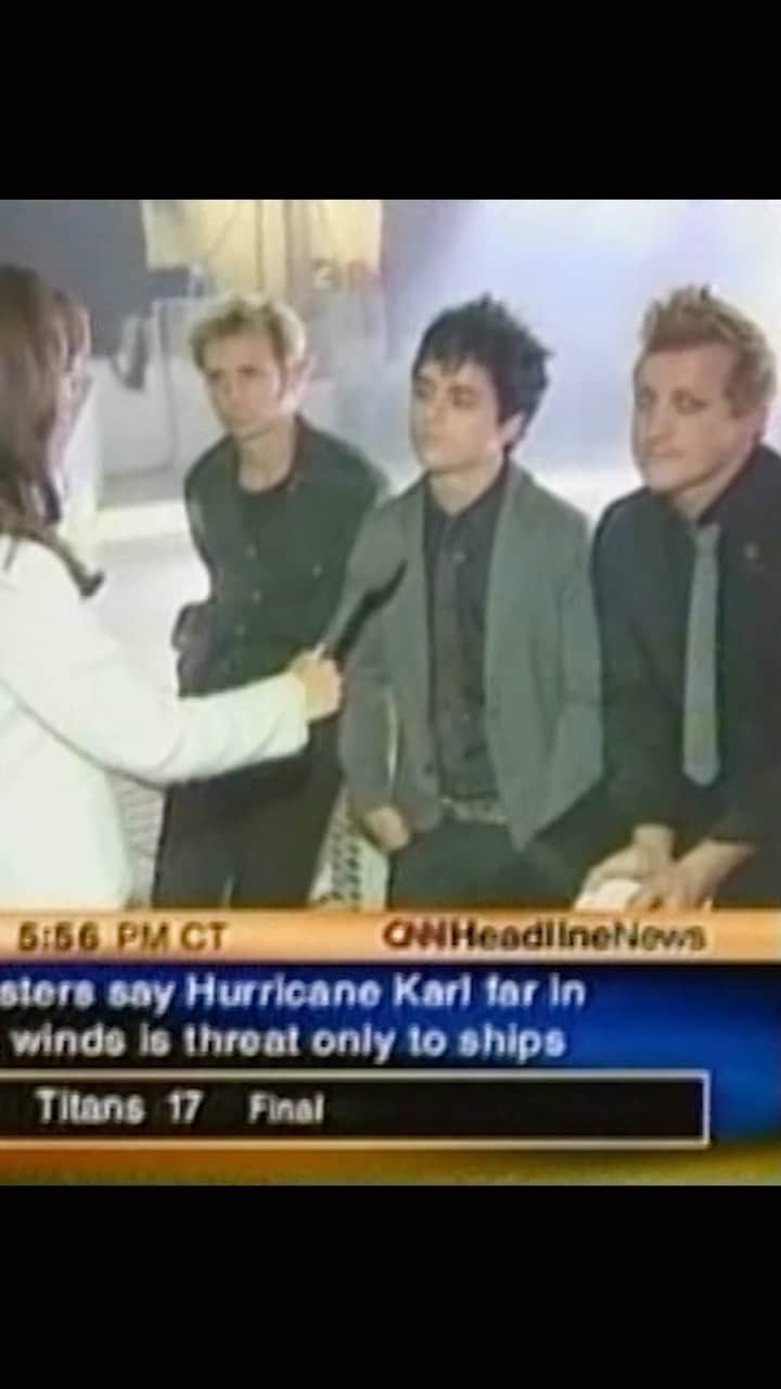 Green Dayのインスタグラム：「Headline news 📺」
