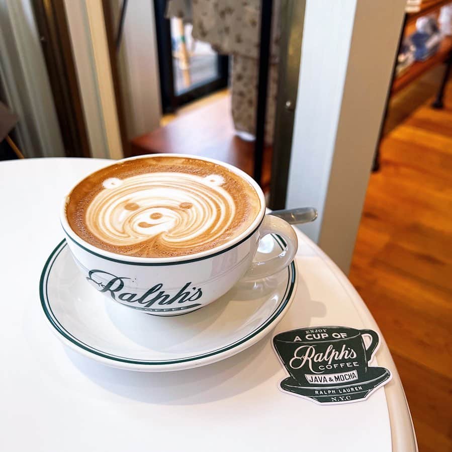 北村沙織のインスタグラム：「＊  東京ではなく名古屋で Ralph's COFFEEデビューしたわたくし。笑 くまかハート選べてくまのキャラクター 好きやからくまでお願いしたら ほくそ笑む愛らしい子が来た🐻笑  #ラルフズコーヒーレイヤード久屋大通パーク #ralphscoffee #久屋大通カフェ #RalphLauren」