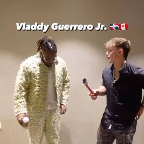 ホセ・レイエスのインスタグラム：「El público lo pidió 😩🏊🏿」