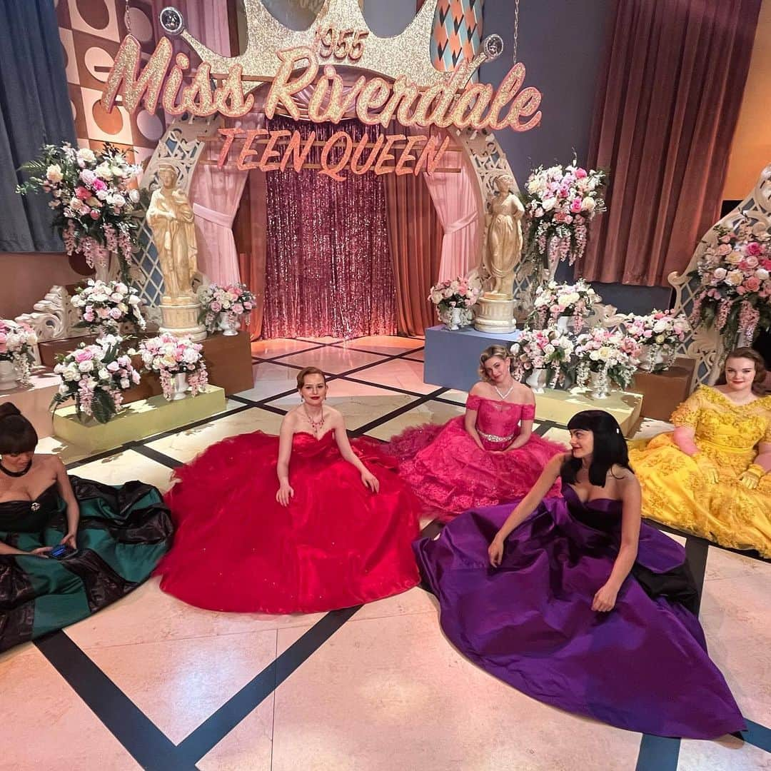 カミラ・メンデスさんのインスタグラム写真 - (カミラ・メンデスInstagram)「choose your fighter: miss riverdale teen queen 1955 edition 👑」7月13日 7時16分 - camimendes