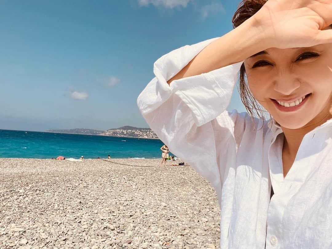 鈴木紗理奈のインスタグラム：「誕生日🎂は家族旅行で ニースにやってきました。 海の綺麗さに思ず声が出た‼︎ 今日はわたしがワガママ言える日」