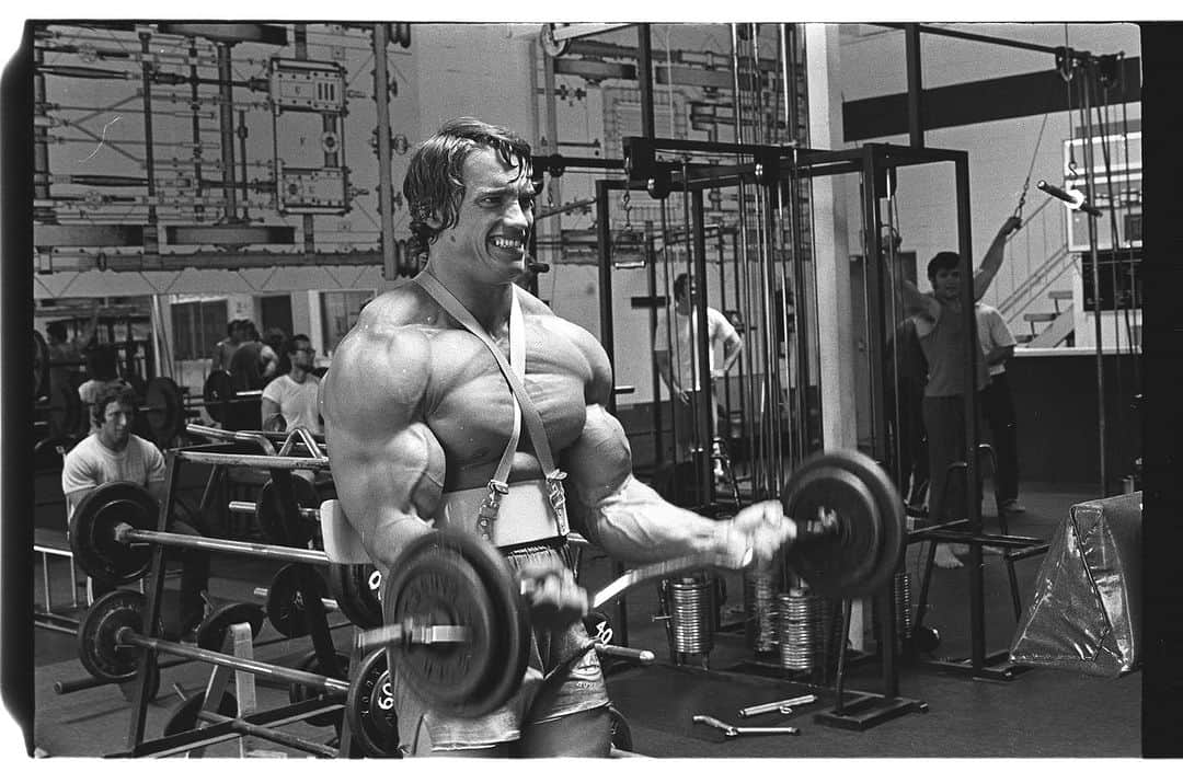 アーノルド・シュワルツェネッガーのインスタグラム：「Let’s be honest. There are a lot of shysters in health and fitness who have something to sell you. I started #ArnoldsPumpClub to cut through the bullshit. Fads and trends come and go. Not me. I’ve been pumping people up for more than 50 years. Join our village at the link in my bio.」