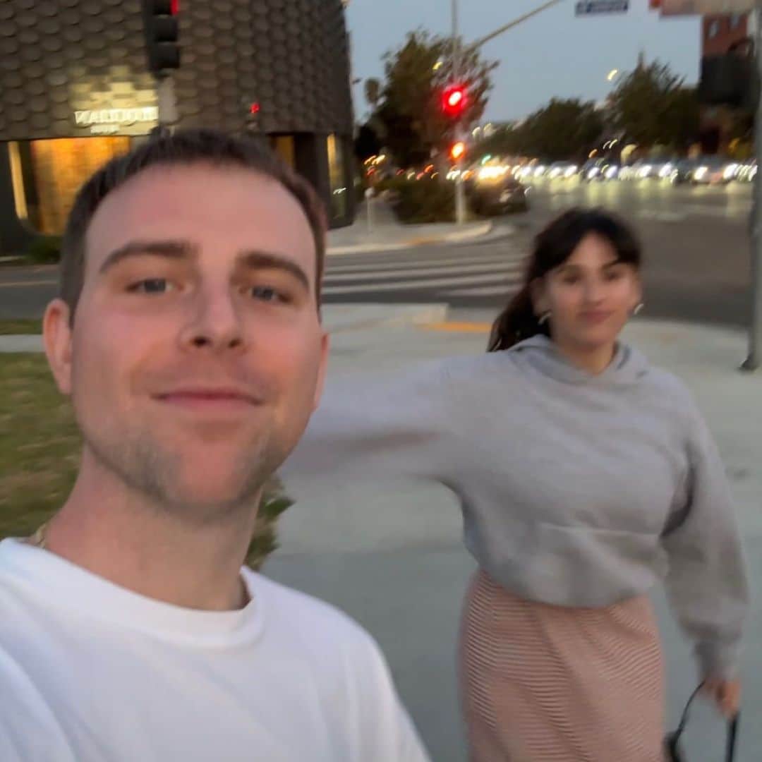エリック・レヴァさんのインスタグラム写真 - (エリック・レヴァInstagram)「Many walks」7月13日 7時51分 - ericleva