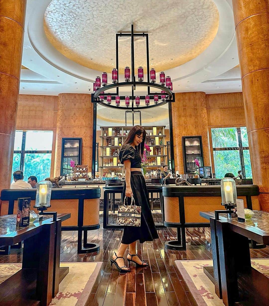 國分晴奈さんのインスタグラム写真 - (國分晴奈Instagram)「❤︎ Ayana Mid Plaza Hotel Jakarta  バリのアヤナには行ったことが あるのですが、ジャカルタでは 初めてでした☺️  リゾート感満載のバリのアヤナと違って 都会的でゴージャスな雰囲気✨  各所にお花が沢山飾られていて いるだけで豊かな気分になれる 素敵なホテルでした♡  #アヤナミッドプラザジャカルタ #アヤナ #ジャカルタホテル#ジャカルタ観光#ジャカルタ生活 #ジャカルタライフ #ジャカルタ旅行 #ジャカルタ」7月13日 7時46分 - haruna.kokubun