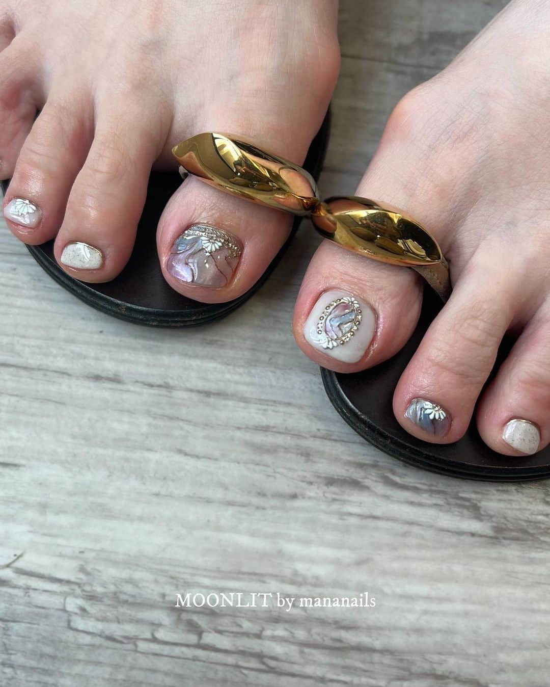 mananailsのインスタグラム：「Avallon shell 🐚🫧💎 @moonlit_onlinesalon 見放題にUPされました❤️‍🔥 この夏1番人気✨フットにもおすすめ🤍  ☾120minオフ込み」